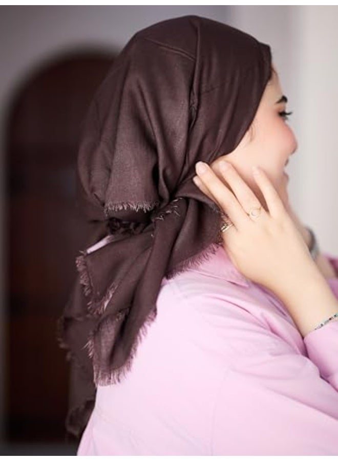 فلاور وشاح قطني فاخر نقي، فائق النعومة وجيد التهوية، بلمسة نهائية أنيقة وناعمة، خفيف الوزن ومريح، مقاس 90×90 سم، لون بني - Image 4